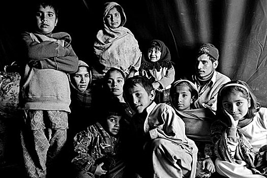十二个,人,蔽护,一个,帐蓬,跟随,2005年,克什米尔,地震,局部,露营,英国,靠近,道路,巴基斯坦,十二月
