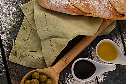 俯视,橄榄油,面包,桌上,餐巾