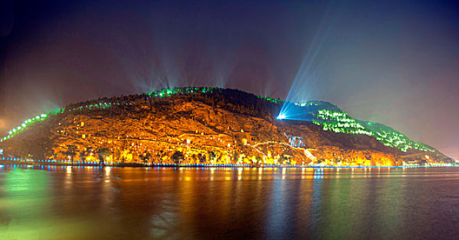 洛阳龙门石窟夜景