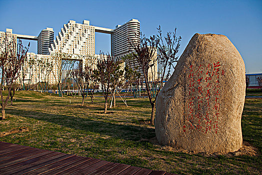 秦皇岛,城市,树木,天空,好天气,居民区,环境,大楼,商品房,海景房旅游房地产,雕塑,希望