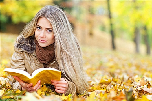漂亮,美女,读,公园,秋天