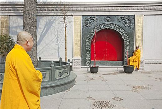 两个,僧侣,佛教寺庙,上海,中国