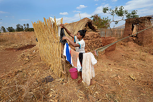 女人,湿,衣服,晾衣绳,乡村,交谈,地区,区域,马达加斯加,非洲