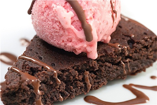 核仁巧克力饼,树莓,冰激凌