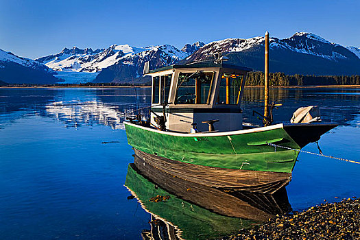 景色,渔船,停泊,岸边,棉田豪冰河,海岸山脉,背景,东南阿拉斯加,夏天