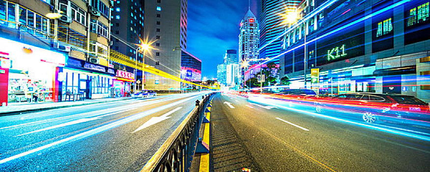 夜景的城市马路