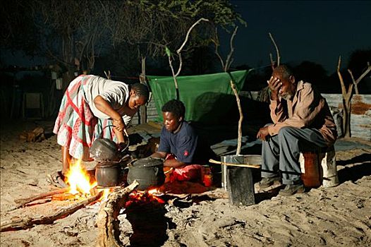 两个女人,烹调,营火,博茨瓦纳,非洲