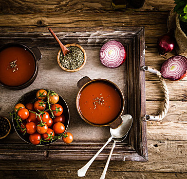 西红柿汤,木头
