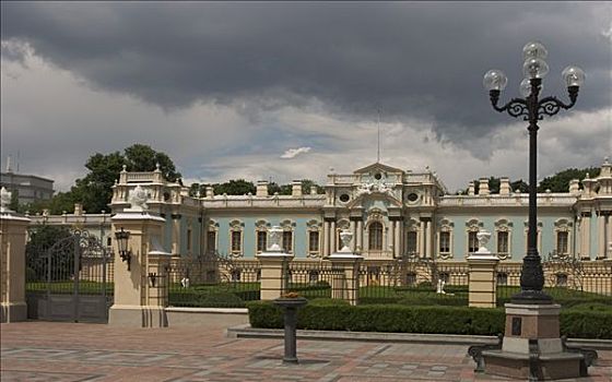 乌克兰,基辅,宫殿,政府,室外,柱子,灯,云,雷暴,2004年