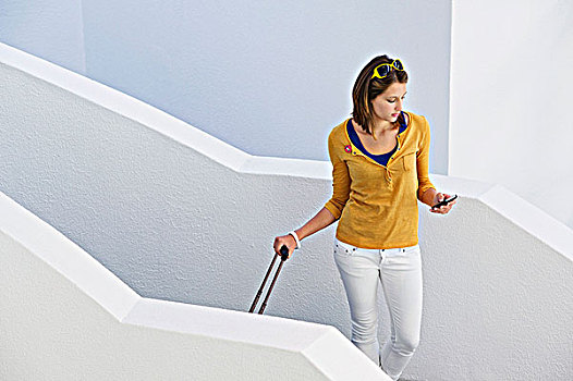 女人,打手机,走,楼梯