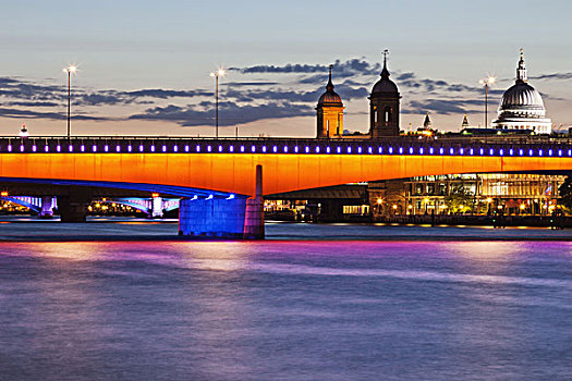 英格兰,伦敦,南华克,伦敦桥,黃昏