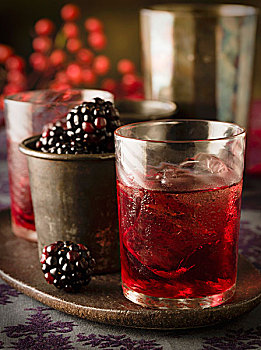 黑莓,利口酒,冰块