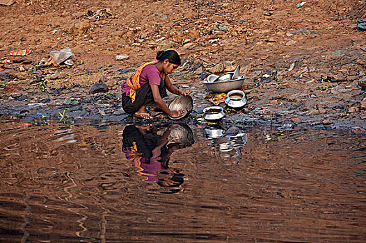 女人,洗,厨房,器物,堤岸,河,一个,孟加拉,污染,下水道,达卡,城市,制作,水,黑色
