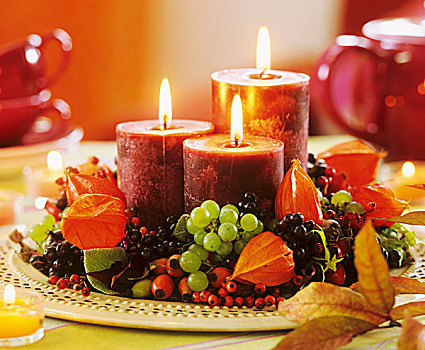 蜡烛,盘子,花环,酸浆属植物,水果