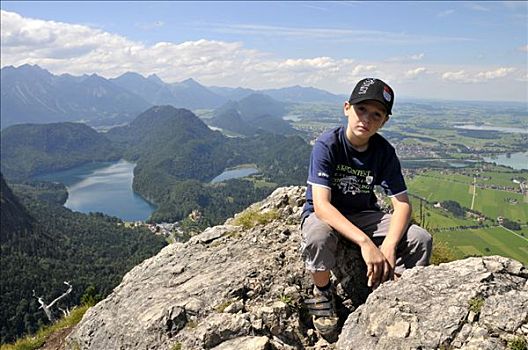 男孩,休息,山,后面,湖,阿尔卑斯山,巴伐利亚,德国,欧洲