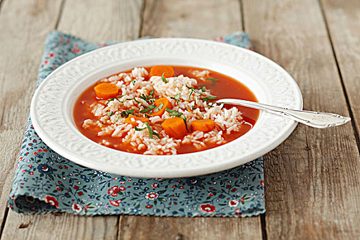 西红柿汤,米饭,胡萝卜