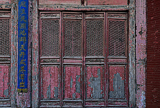 岁月的痕迹-一扇古老的门