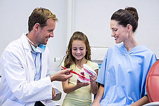 牙医,展示,孩子,病人,刷牙,牙科诊所