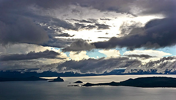 马尼拉火山湖