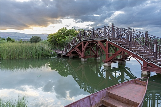 中国云南红河州开远凤凰湿地生态公园小桥流水