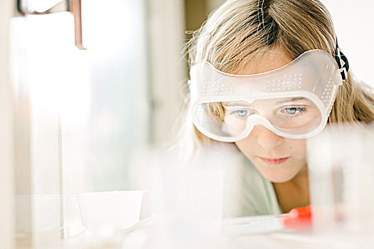 女孩,科学,实验,看,护目镜