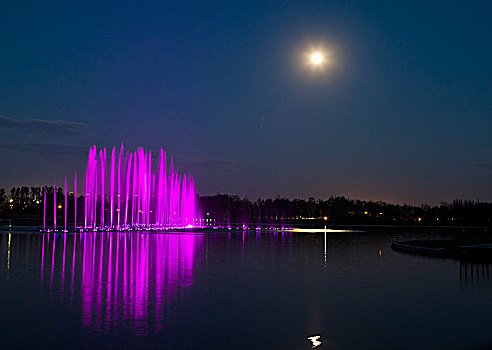 喷泉,湖面,游乐园,表演,现代,科技,炫,造型,照射,艺术,月亮,亮
