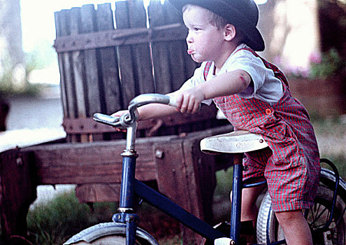 男孩,自行车,侧面视角