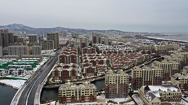 航拍雪后旅游小镇,如诗如画犹如童话世界