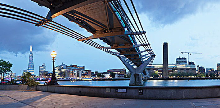 千禧桥,仰视,碎片,摩天大楼,泰特现代美术馆,泰晤士河,伦敦,英格兰,英国,欧洲
