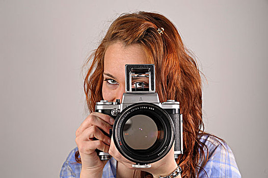 女青年,红发,拍照,模拟,双镜头相机