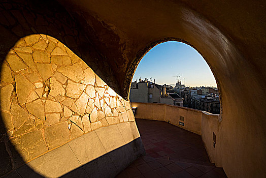 屋顶,加泰罗尼亚,现代主义,建筑师,安东尼高迪,著名,街道,区域,城市,巴塞罗那,西班牙