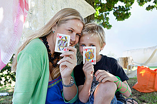 母亲,儿子,玩,纸牌
