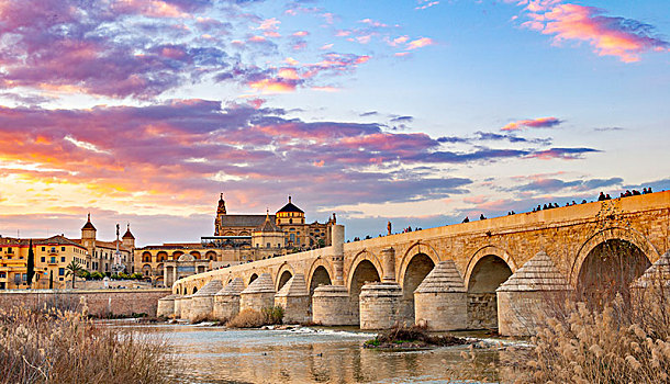 日落,罗马桥,上方,瓜达尔基维尔河,后面,科多巴,安达卢西亚,西班牙,欧洲