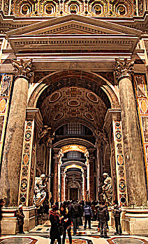 意大利罗马的城中之国,也是全世界天主教的中心教皇国-梵蒂冈的圣彼得大教堂,内景