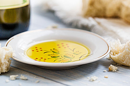 橄榄油,盘子,浸