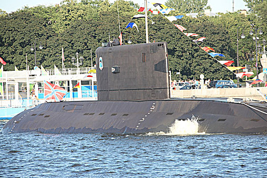 涅瓦河,潜艇