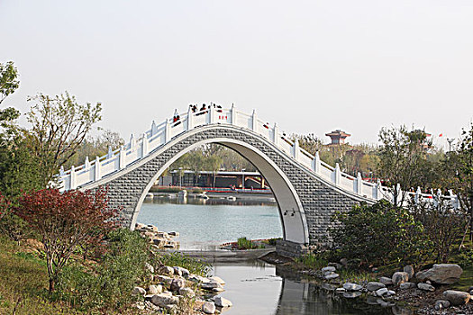 青石拱桥