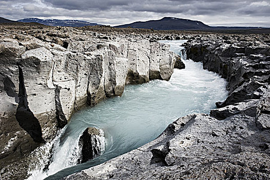 河,流动,峡谷,火山地貌,山,远景,奶白色,蓝色,石头,冰河,冰岛