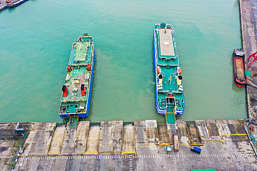 航拍海南海口秀英港,海口港客运站,滚装轮