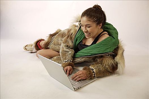 阿拉斯加,女人,狼,皮草,工作室,笔记本电脑