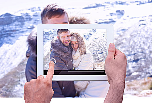 合成效果,图像,握着,平板电脑,情侣,外套,搂抱,下雪,山