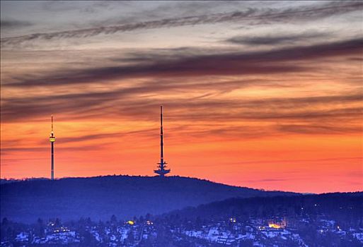 夜景照明,电视塔,左边,电讯塔,右边,斯图加特,巴登符腾堡,德国,欧洲