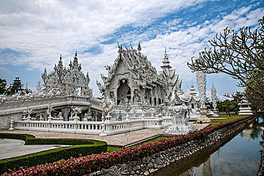 泰北清莱白庙又叫,龙昆寺,灵光寺或白龙寺,wat,rong,khun