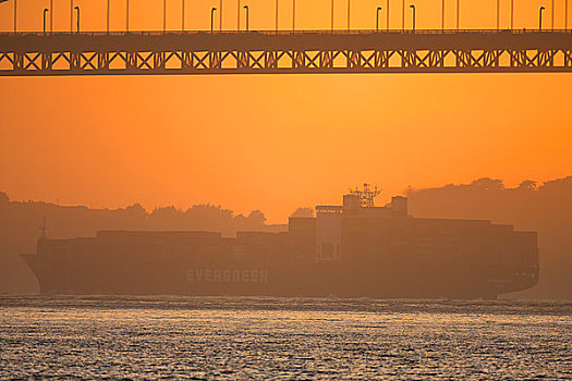 剪影,集装箱船,黄昏,金门大桥,旧金山湾,旧金山,加利福尼亚,美国
