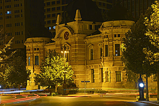 中山广场,夜间,欧洲古典建筑风格的中国银行,辽宁大连
