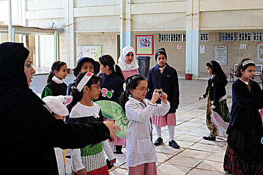 kuwait,city,kuwaiti,children,learning,to,take,photohgraphs