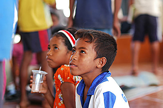 portrait,of,timorese,young,girl,with,boy,blurred,in,the,background