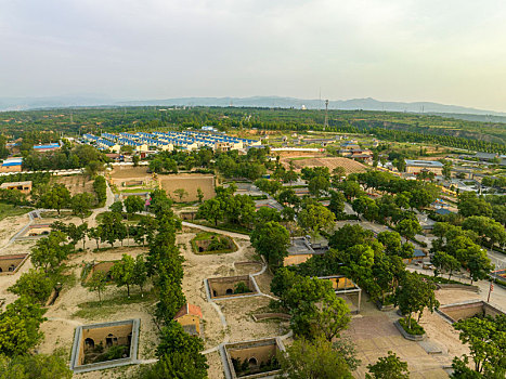 河南省三门峡市陕州地坑院航拍图片