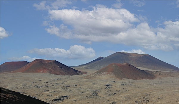 夏威夷的火山碎屑岩彩丘