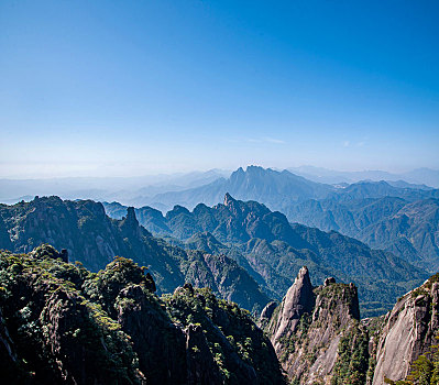 江西上饶三清山西海岸群山